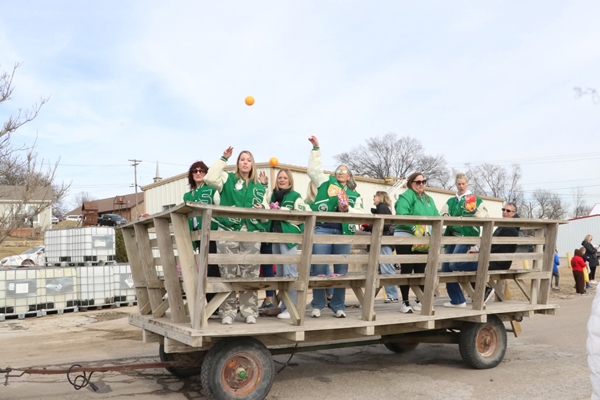 Girls on trailer 600