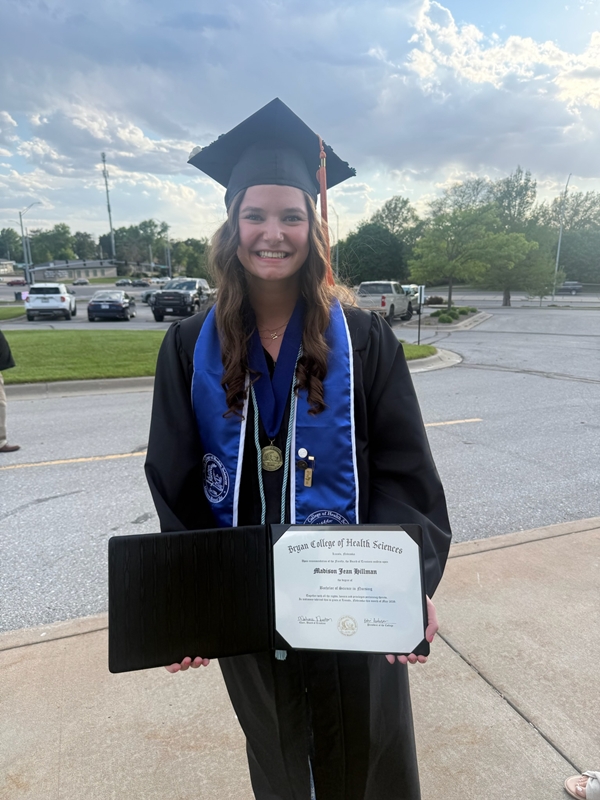 Maddie Hillman graduates 600