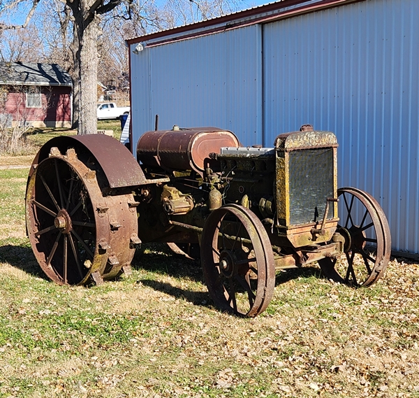 Old Tractor 600