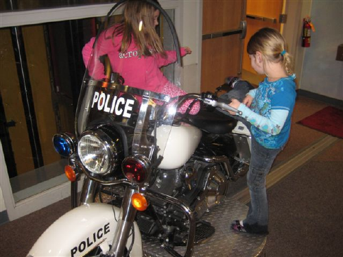 Changing_seats_on_the_motorcycle