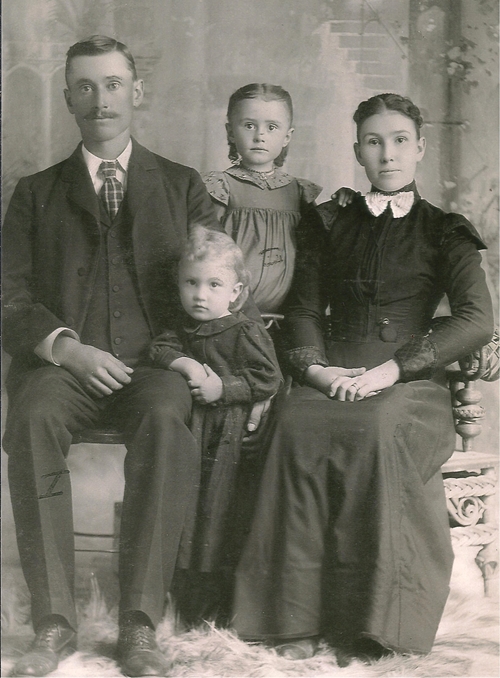 Charles Wesley_and_Minnie_Scholfield_Lyon_Verna_Lyon_Specht_and_Ray_E._Lyon__001_500