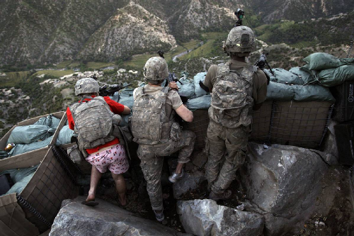 GI_in_boxers_and_flipflops