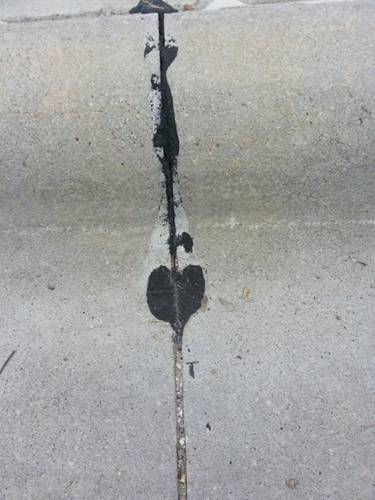 Heart in_the_cement_by_the_Post_Office_375