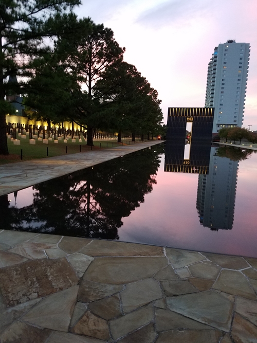 Memorial at_night_500